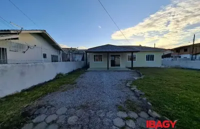 Excelente casa 3 dormitório(s) em barra do aririú - palhoça