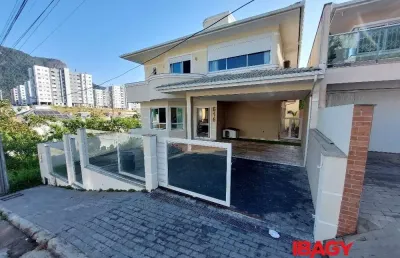 Excelente casa 4 dormitório(s) em pedra branca - palhoça