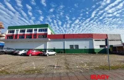 Ponto comercial para alugar na Rua Ursulina Senna de Castro, 307, Estreito, Florianópolis