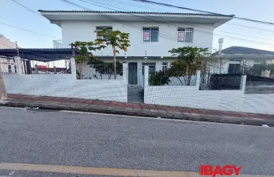 Excelente apartamento 2 dormitório(s) em capoeiras - florianópolis