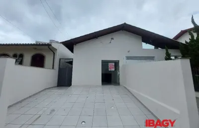 Ponto comercial para alugar na Pedro José De Azevedo, 199, Centro, Biguaçu