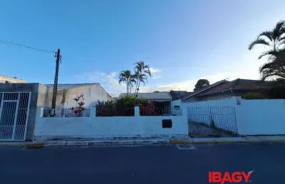 Excelente casa 2 dormitório(s) em praia joão rosa - biguaçu