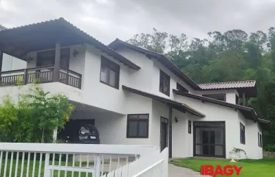 Excelente casa 4 dormitório(s) em córrego grande - florianópolis