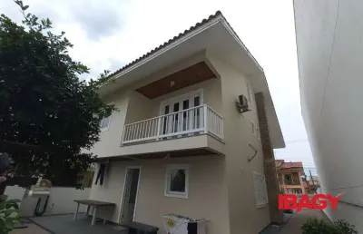 Casa com 3 quartos para alugar na Rua Ferrara, 194, Pagani, Palhoça