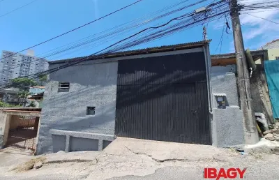 Excelente casa 2 dormitório(s) em capoeiras - florianópolis