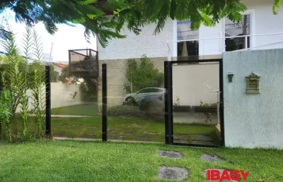 Excelente casa 4 dormitório(s) em santa mônica - florianópolis
