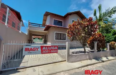 Excelente casa 2 dormitório(s) em ingleses do rio vermelho - florianópolis