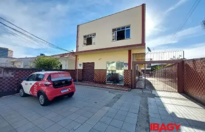 Ponto comercial para alugar na Rua Santo Antônio, 1566, Barreiros, São José