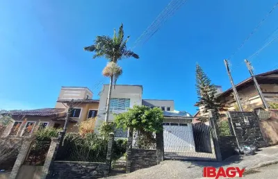 Excelente casa 4 dormitório(s) em pantanal - florianopolis