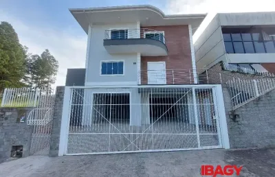 Excelente casa 5 dormitório(s) em pedra branca - palhoça