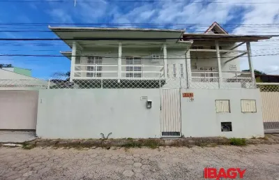 Excelente casa 5 dormitório(s) em rio tavares - florianópolis