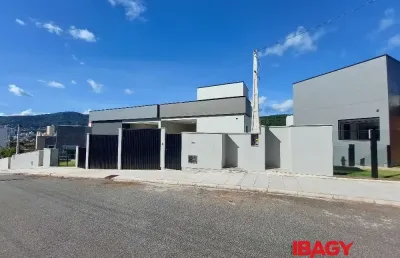 Excelente casa 3 dormitório(s) em córrego grande - florianópolis