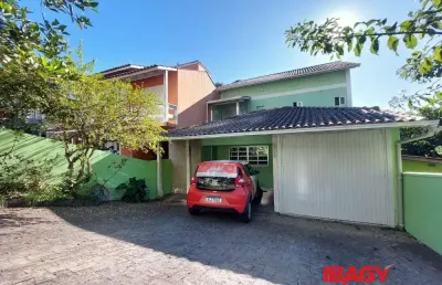 Excelente casa 3 dormitório(s) em joao paulo - florianopolis