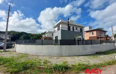 Excelente casa 4 dormitório(s) em campeche - florianópolis