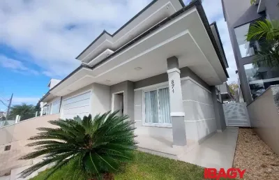 Excelente casa 3 dormitório(s) em pedra branca - palhoça