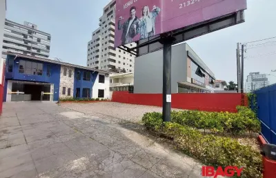 Casa comercial para alugar na Prefeito Ari Wagner, 207, Centro, Palhoça