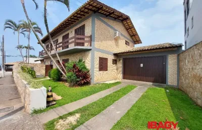 Casa comercial para alugar na Rua Rosato Evangelista, 117, Itaguaçu, Florianópolis