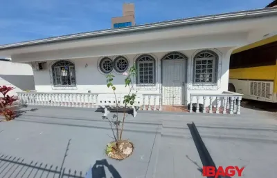Casa comercial para alugar na Francisco Pedro Cunha, 137, Kobrasol, São José
