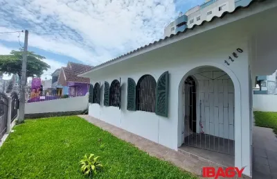Casa comercial para alugar na Rua Adhemar da Silva, 1218, Kobrasol, São José