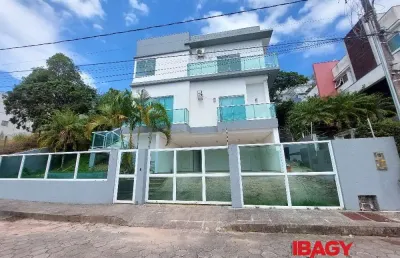 Excelente casa 5 dormitório(s) em córrego grande - florianópolis