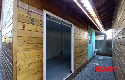 Casa comercial para alugar na Avenida Deputado Diomício Freitas, 494, Carianos, Florianópolis
