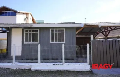 Excelente casa 1 dormitório(s) em campeche - florianópolis