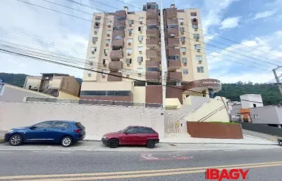 Excelente apartamento 2 dormitório(s) em costeira do pirajubaé - florianópolis