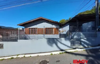 Excelente casa 1 dormitório(s) em córrego grande - florianópolis