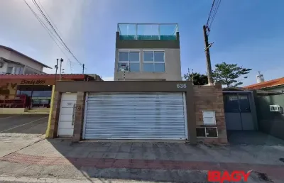 Excelente casa 4 dormitório(s) em abraao - florianopolis