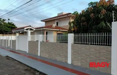 Excelente casa 4 dormitório(s) em campeche - florianópolis