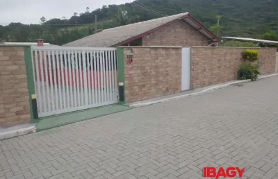 Excelente casa 2 dormitório(s) em enseada de brito - palhoça