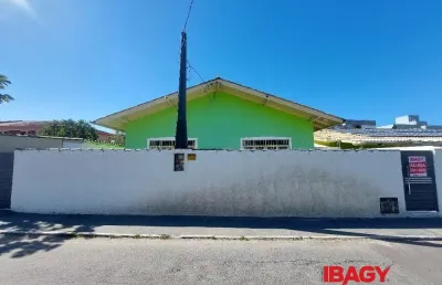 Excelente casa 3 dormitório(s) em passa vinte - palhoça