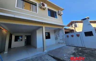 Casa com 4 quartos para alugar na Servidão Capitão Carlos Lamarca, 59, Campeche, Florianópolis
