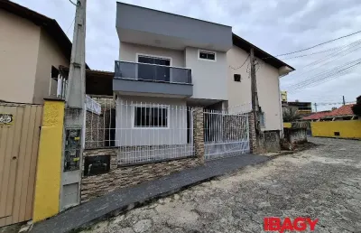Casa com 3 quartos para alugar na Pedro Leopoldino Da Silva, 3220, Bom Viver, Biguaçu