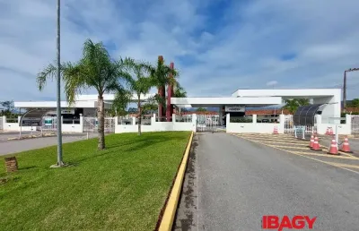 Casa com 2 quartos para alugar na Avenida Paulo Roberto Vidal, 1543, Bela Vista, Palhoça