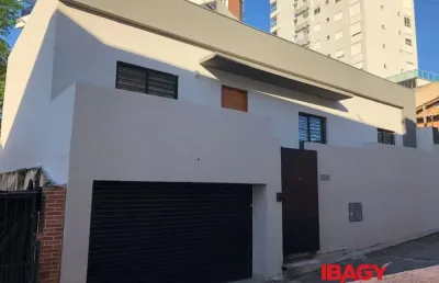 Casa com 2 quartos para alugar na Rua Juvan Rocha, 113, Agronômica, Florianópolis