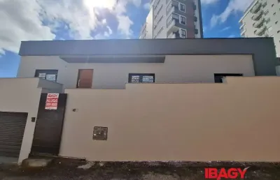 Excelente casa 2 dormitório(s) em agronômica - florianópolis