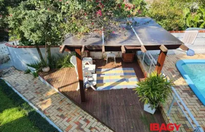 Excelente casa 3 dormitório(s) em joão paulo - florianópolis