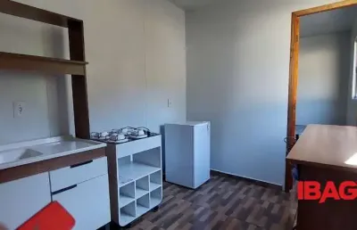 Kitnet / Stúdio para alugar na Prefeito Acácio Garibaldo San Thiago, 799, Lagoa da Conceição, Florianópolis