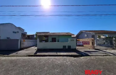 Excelente casa 2 dormitório(s) em carianos - florianópolis