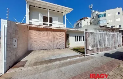 Excelente casa 4 dormitório(s) em capoeiras - florianópolis