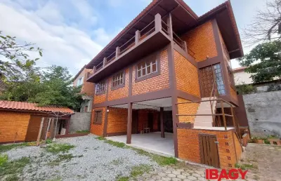 Excelente casa 3 dormitório(s) em agronômica - florianópolis