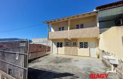 Excelente casa 2 dormitório(s) em trindade - florianópolis