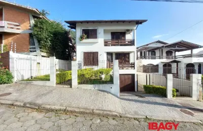 Excelente casa 4 dormitório(s) em trindade - florianópolis