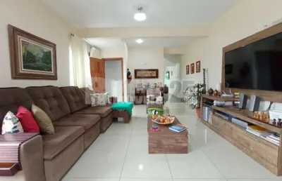 Ampla casa com vista panorâmica no bairro trindade em florianópolis