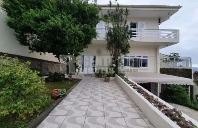Casa à venda com 4 quartos no bairro coqueiros em florianópolis