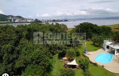 Casa á venda com 5 quartos no bairro joão paulo em florianópolis.