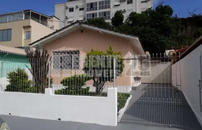 Casa à venda com 3 quartos no bairro barreiros em são josé