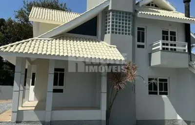 Excelente casa à venda no bairro pedra branca em palhoça