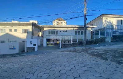 Casa comercial para alugar na Rua Professor Belarmino Corrêa, 181, Trindade, Florianópolis